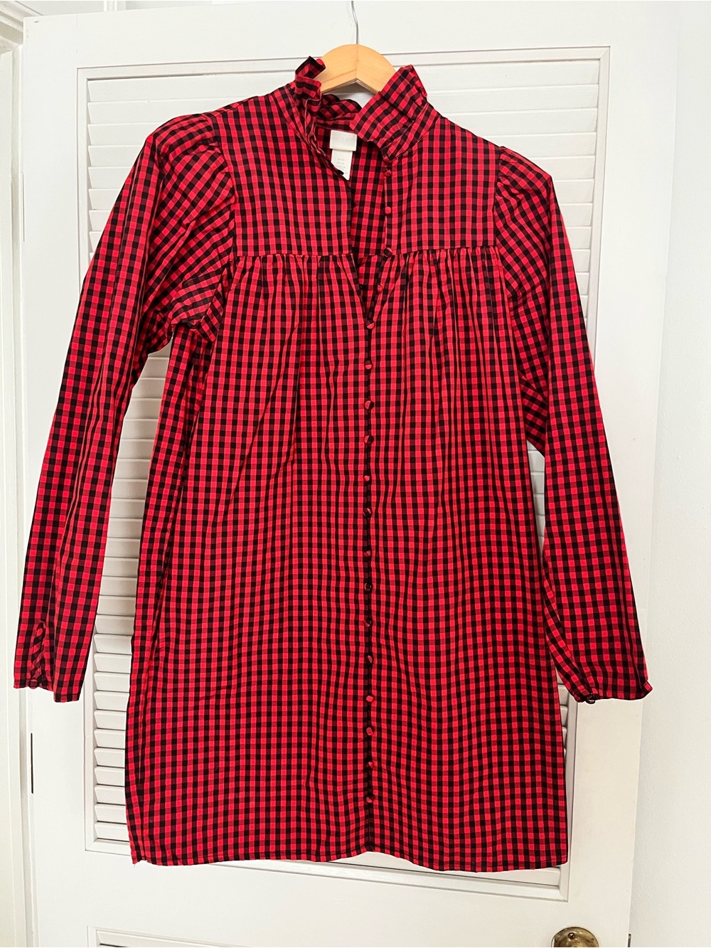 H&M red and black checkered shirt dress with ruffled collar. Size xsmall.